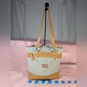 STONE MOUNTAIN Cream Canvas Shoulder Tote §